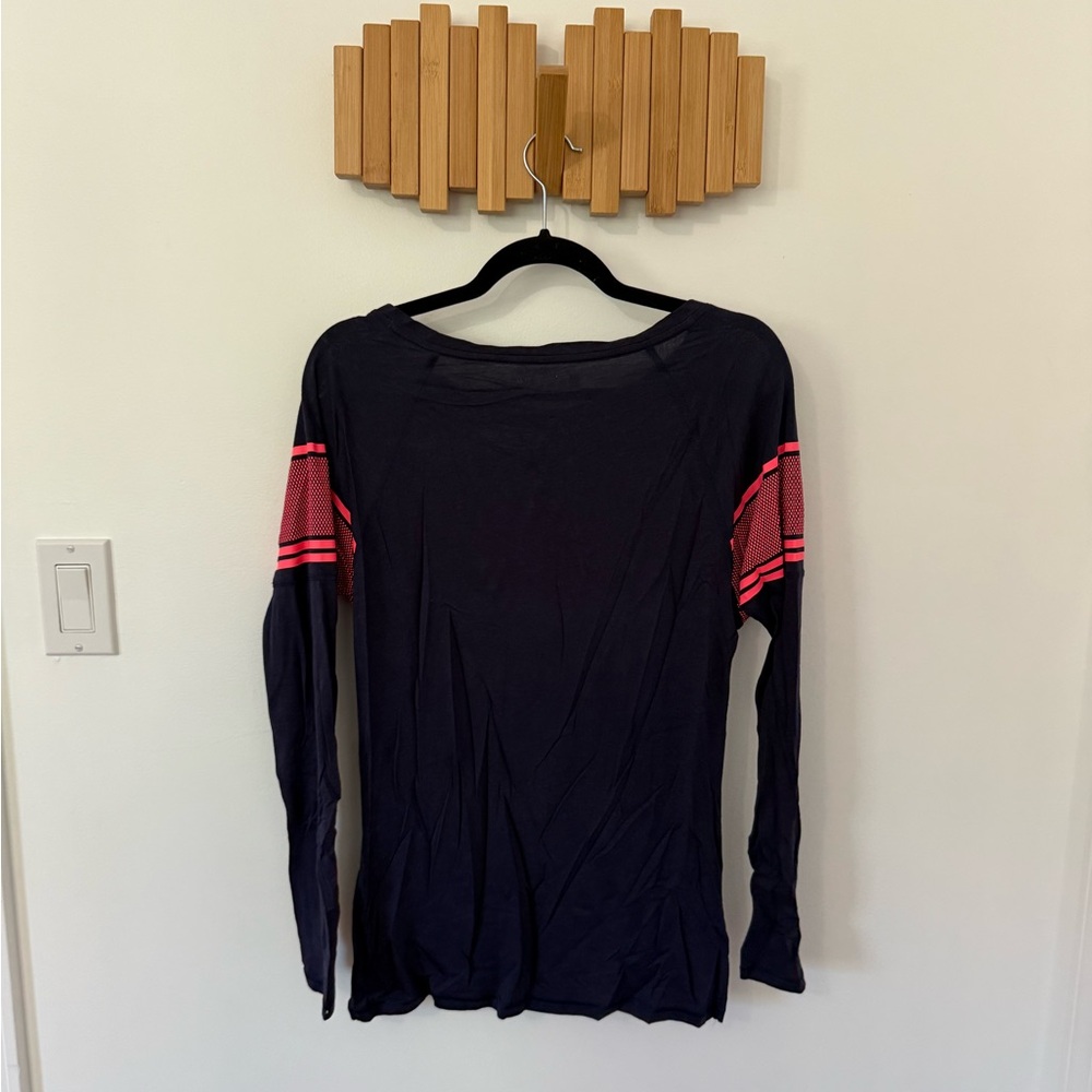 Women’s Under Armour HeatGear lightweight long sleeve, Size S - Picture 2 of 5
